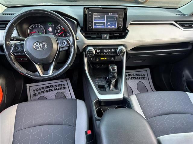 $21000 : 2019 TOYOTA RAV42019 TOYOTA R image 8