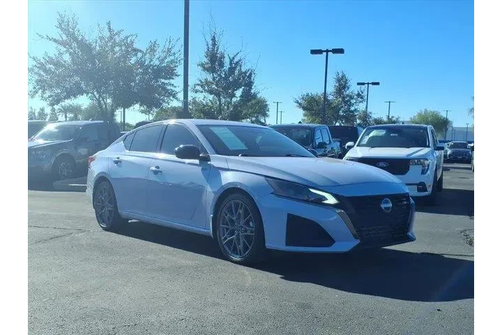 $24869 : Nissan Altima 2024 2.0 SR 4d image 8