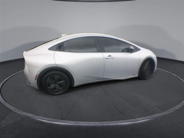 $30500 : PRE-OWNED 2023 TOYOTA PRIUS LE image 9