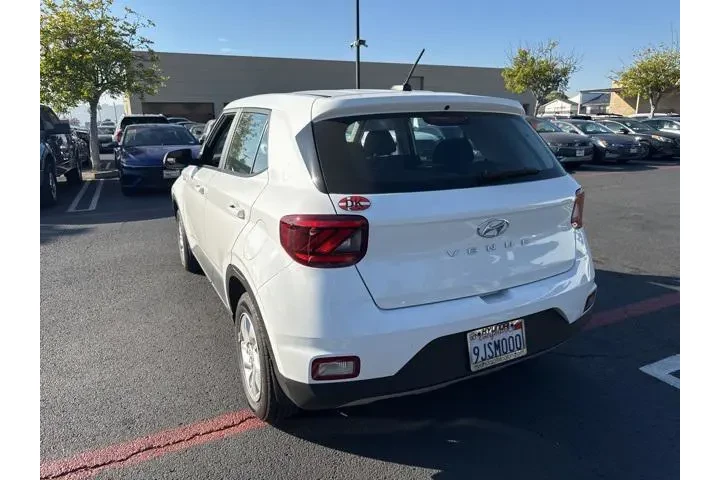 $19900 : Hyundai VENUE 2024 SE 4dr Cr image 2