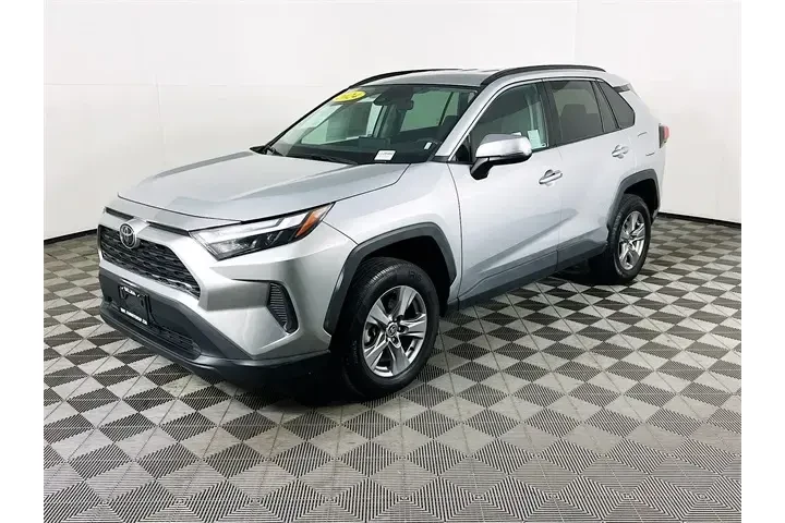 $28400 : Toyota RAV4 2024 AWD XLE 4dr image 3