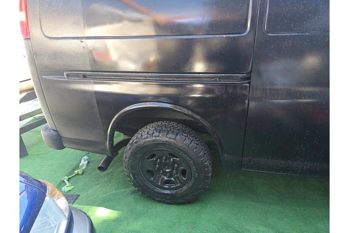 $7 : Chevrolet 2004 v8 2500 image 2