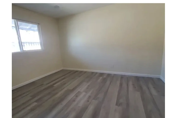 $3300 : Duplex enfrente de 3 rec en LA image 3