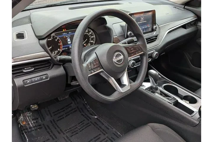$17798 : Nissan Altima 2024 2.5 SV 4d image 10