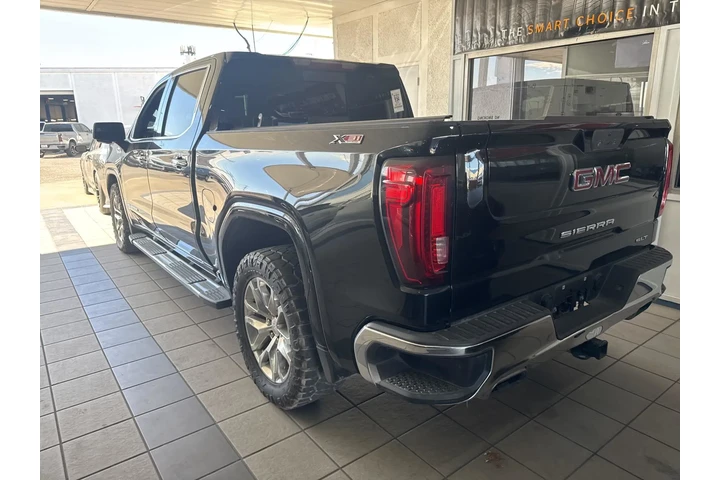 $37485 : GMC Sierra 1500 2021 4x4 SLT image 8