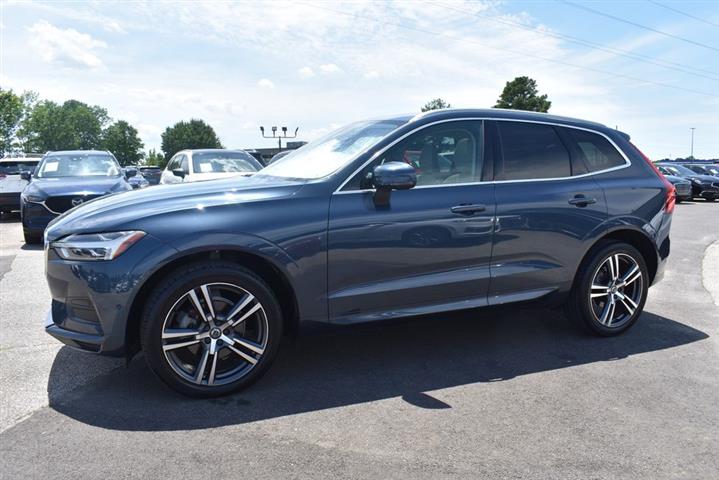 2019 XC60 T5 Momentum image 1