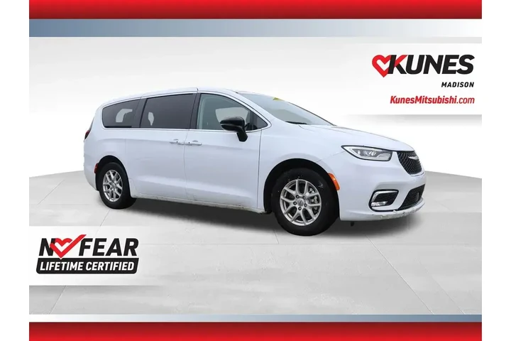 $29990 : Chrysler Pacifica 2024 Touri image 1