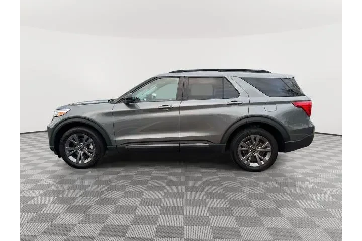 $30188 : Ford Explorer 2023 AWD XLT 4 image 4