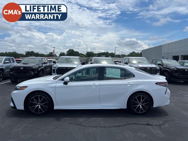 $24390 : PRE-OWNED 2022 TOYOTA CAMRY SE image 4