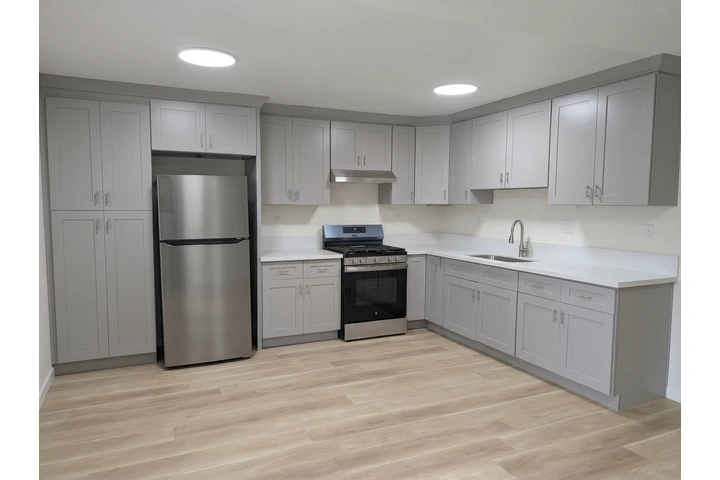 $3800 : 629 E 83rd St 90001 disponible image 1