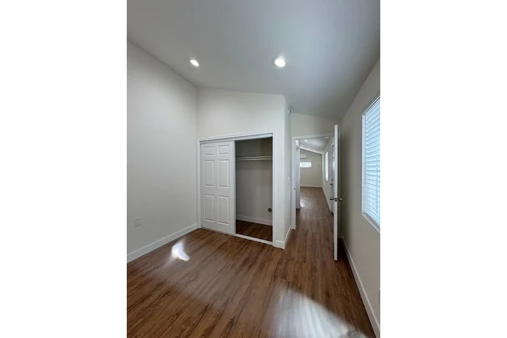 $850 : Property for rent in Compton image 2