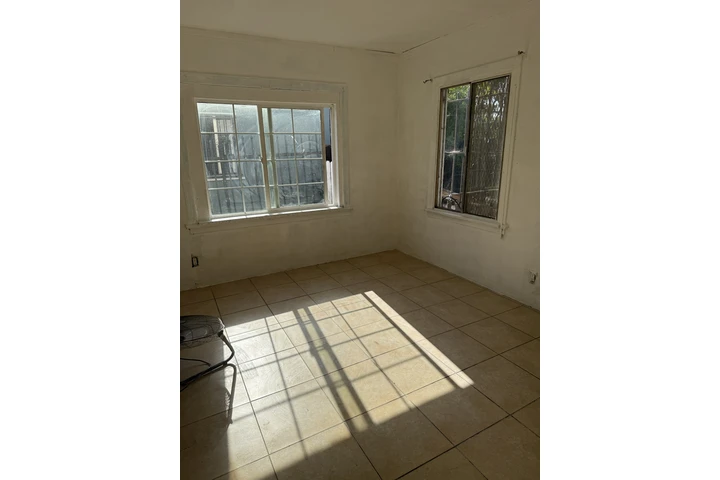 $700 : Se renta cuarto 1 a 2 personas image 6
