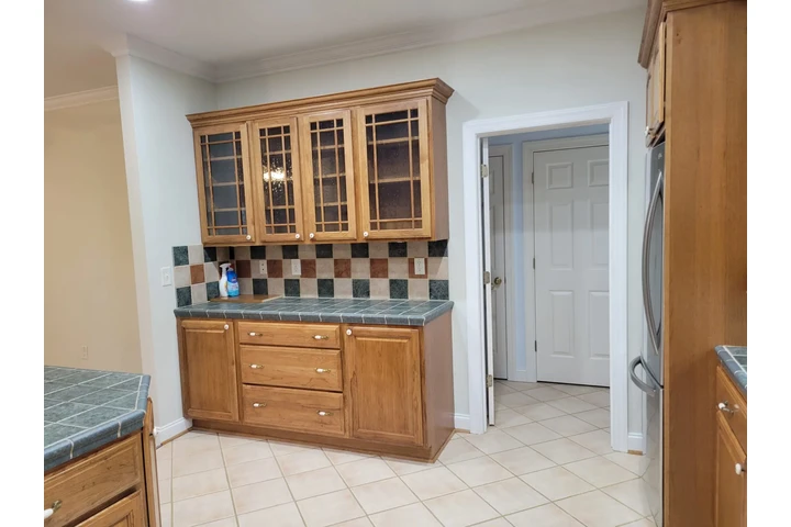 Evelyns cleaning service image 7