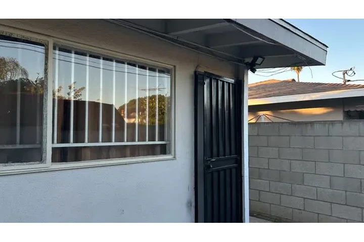 $650 : Se Renta Cuarto image 6