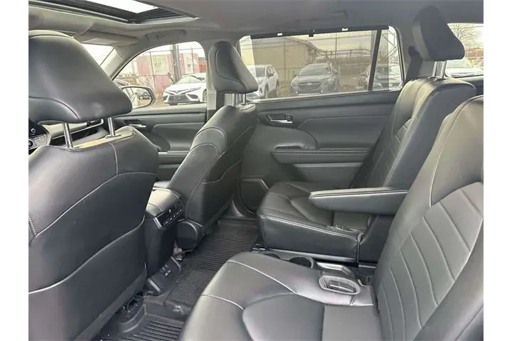 $35959 : Toyota Highlander 2023 AWD X image 9