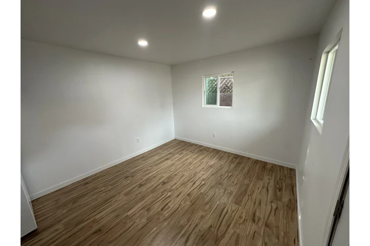 $1850 : Studio for Rent image 4
