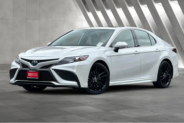 $30900 : Toyota Camry Hybrid 2023 XSE image 2
