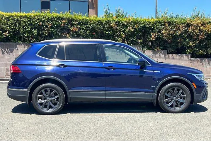 $20590 : Volkswagen Tiguan 2023 SE 4d image 3