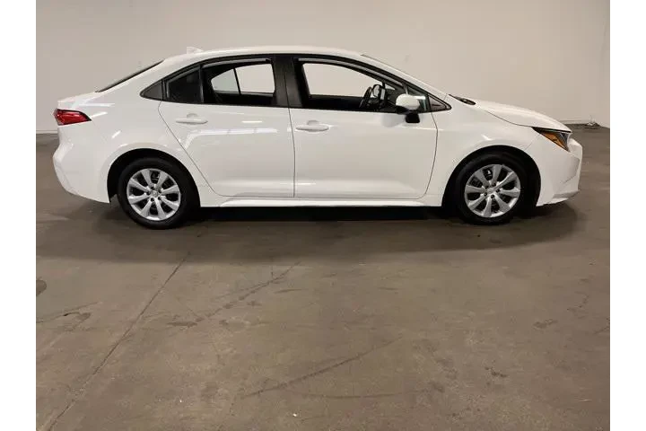 $19607 : Toyota Corolla 2023 LE 4dr S image 2
