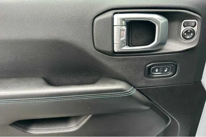 $39953 : Jeep Wrangler 2024 4x4 High image 10