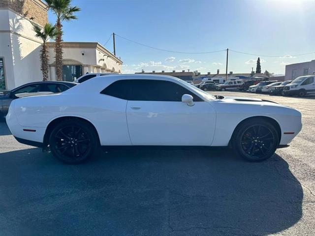 $19995 : Pre-Owned 2018 Challenger SXT image 5