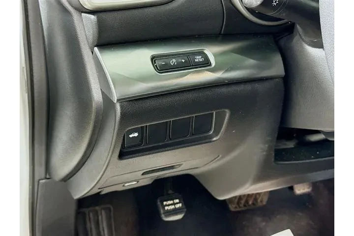 $18250 : Nissan Maxima 2021 3.5 SV 4d image 10