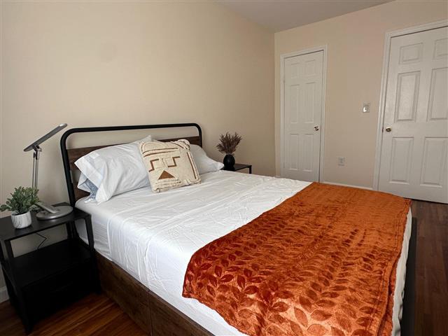 $200 : Rooms for rent Apt NY.469 image 3
