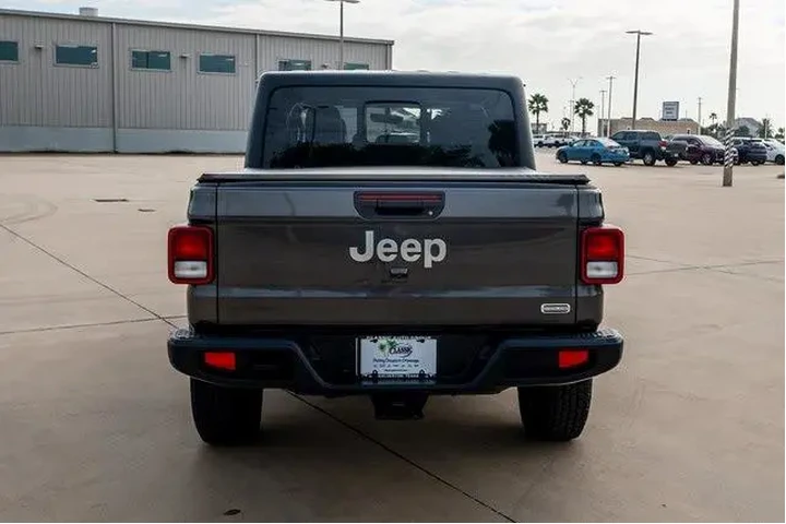 $23368 : Jeep Gladiator 2022 4x4 Over image 3