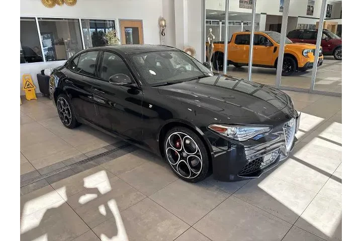 $27990 : Alfa Romeo Giulia 2022 AWD T image 1