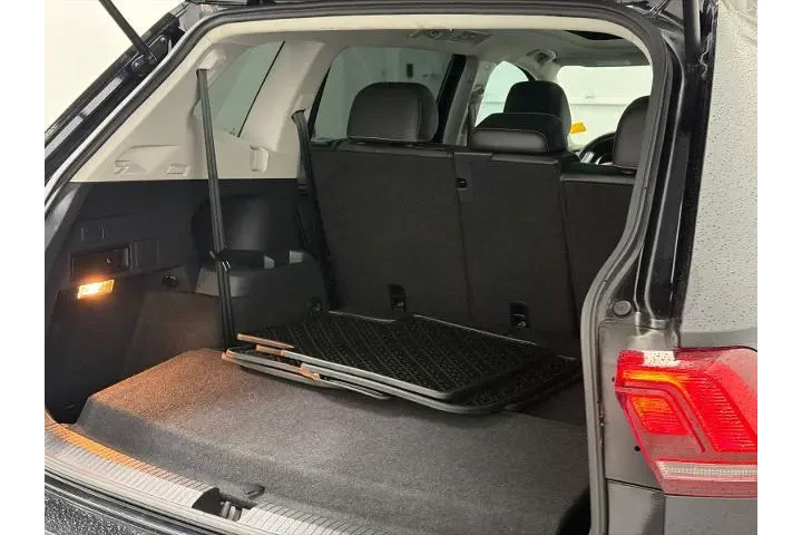 $17000 : Volkswagen Tiguan 2021 SE 4d image 8