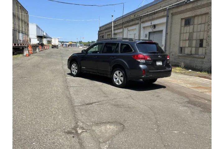 2011 Outback 2.5i Premium image 7