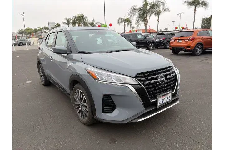 $17267 : Nissan Kicks 2023 SV 4dr Cro image 2