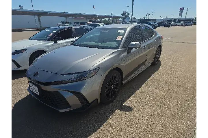 $33900 : Toyota Camry 2025 SE 4dr Sed image 3