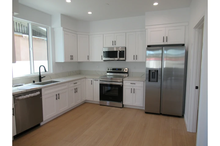 $3500 : Bellflower Casa Nueva de 3recs image 3