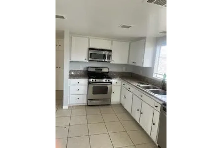 $2149 : RENTO CASA image 2