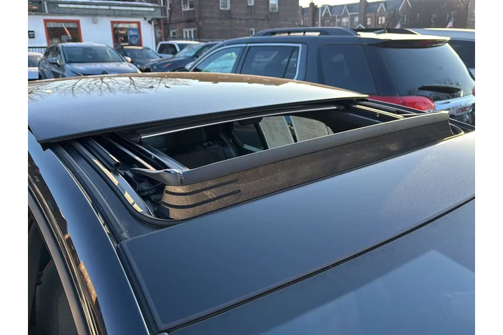 $24490 : Volkswagen Golf GTI 2022 SE image 9