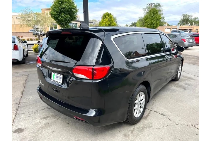 2017 Pacifica LX image 5