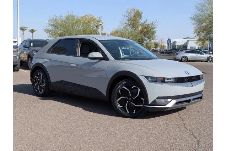 $29990 : Hyundai IONIQ 5 2024 AWD SEL image 2