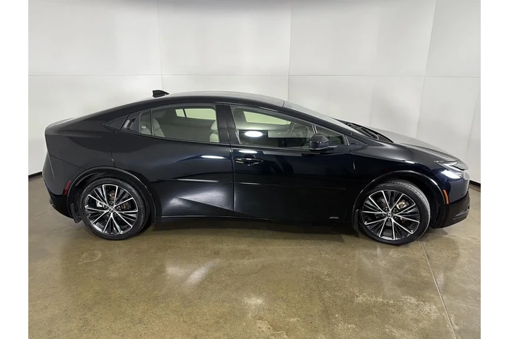 $32000 : 2024 Prius XLE image 9