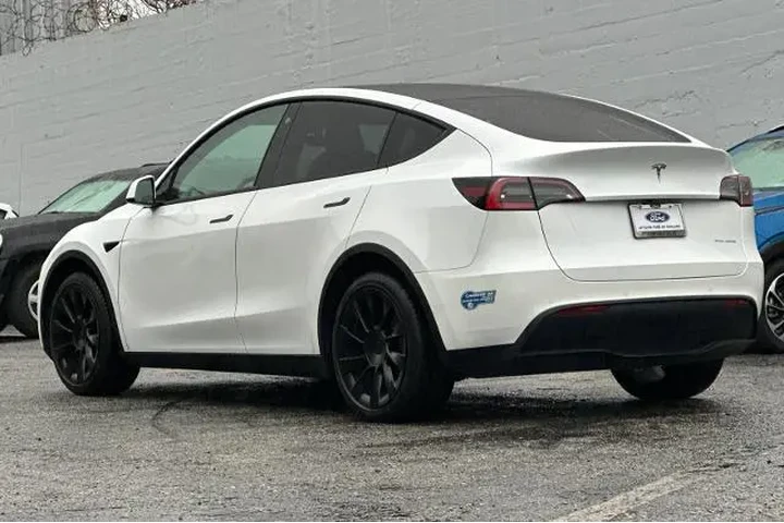 $28900 : Tesla Model Y 2021 AWD Long image 6