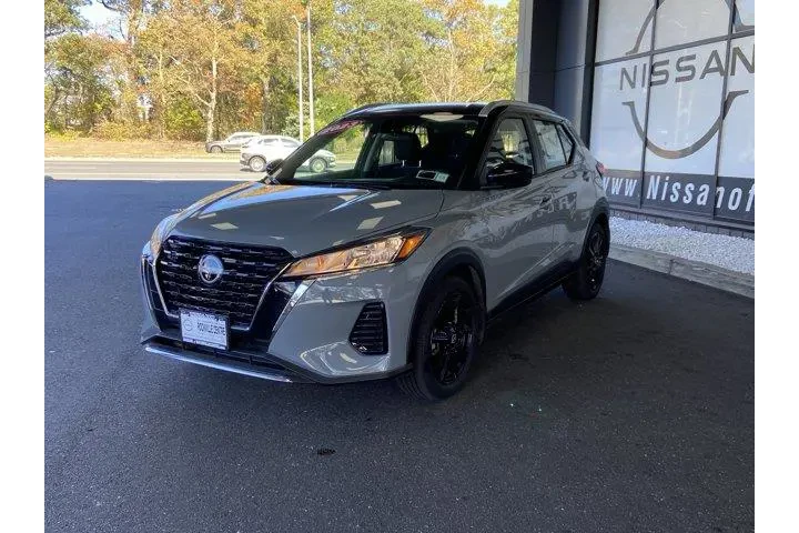 Nissan Kicks 2023 SV 4dr Cro image 8