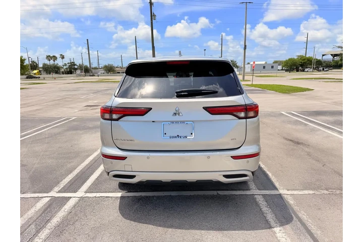 $1500 : Outlander Utility 4D SE image 6
