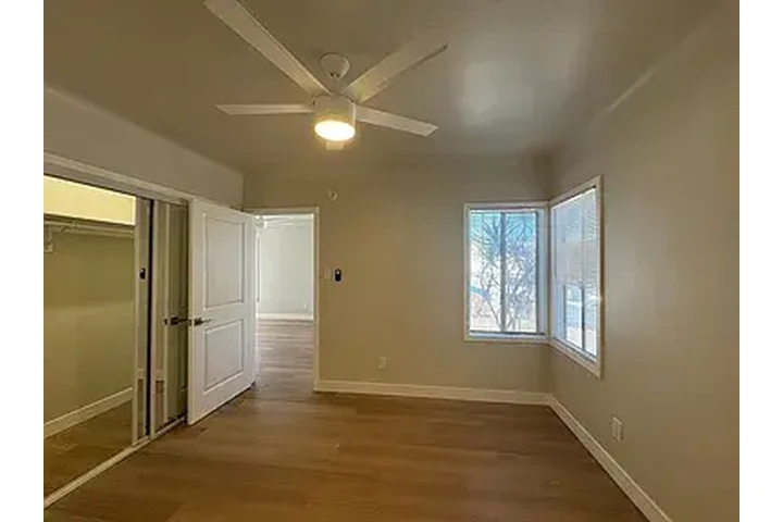 $1129 : charming 1BED 1BA image 4