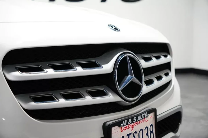 $16728 : 2019 GLA 250 image 4