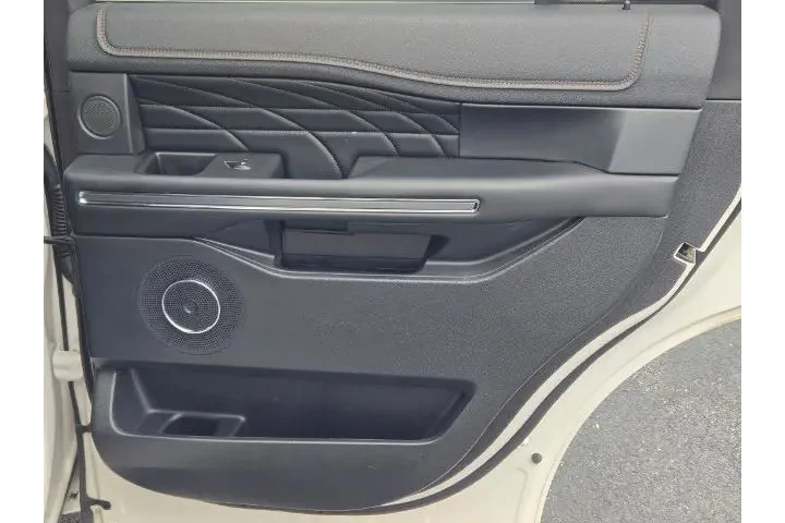 $32990 : Ford Expedition 2018 4x4 Pla image 8