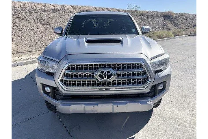 $28913 : Toyota Tacoma 2017 4x4 TRD O image 2