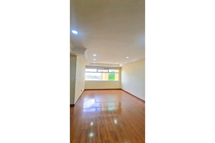$270000 : VENTA EN GEMA ZONA 11 image 2