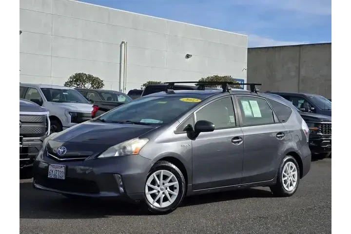 $9027 : Toyota Prius v 2012 Two 4dr image 2