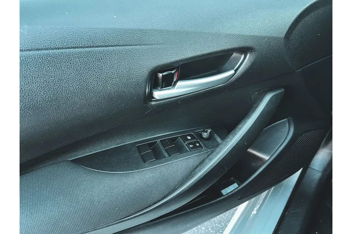 $17936 : Toyota Corolla 2021 LE 4dr S image 9