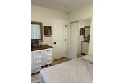 $900 : RENTO CUARTO Y BAÑO thumbnail